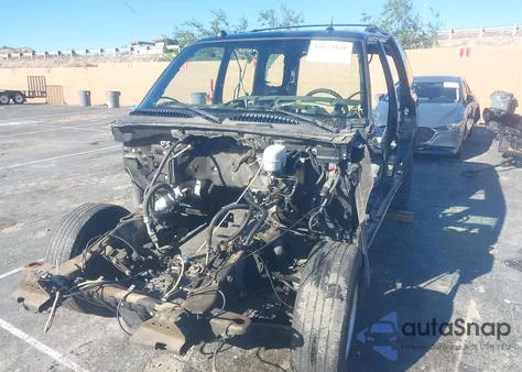 2004 Chevrolet Tahoe Lt z USA, uszkodzony, nr VIN 1GNEK13T84R272994